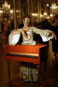 Вълнуващи моменти от премиерата на новия календар във Версайския дворец – октомври 2007 година.