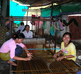 Съществуват места, където традициите в производството на коприна са запазени