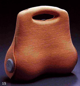 Чанта от Карл Лагерфелд за “Шанел”, есен-зима 1999 - 2000