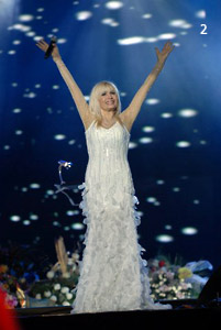Лили Иванова по време на концерт