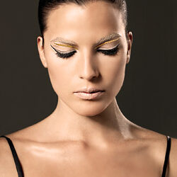 МЕТАЛНО СИЯНИЕ ЗА БЛЯСЪК В ОЧИТЕ