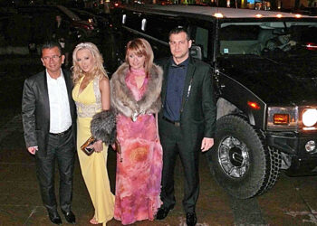 КОЛЕКЦИЯ 2010 НА PRONOVIAS – СТИЛ И СТРАСТ ПО ИСПАНСКИ