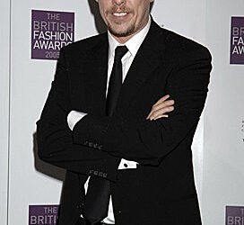 ПОЧИНА АЛИКЗАНДЪР МАККУИН