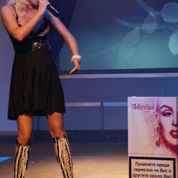 АКСИНИЯ И ФОЛКДИВАТА КАМЕЛИЯ ПЯХА НА КОНКУРСА  „ДА БЪДЕШ МЕРИЛИН” ВЪВ ВАРНА