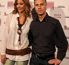 „ПОЧУВСТВАЙ СТРАСТТА, ДОКОСНИ ЦВЕТОВЕТЕ  И ИЗБЕРИ СТИЛА НА РОСАЛИТА МАК ГИЙ“