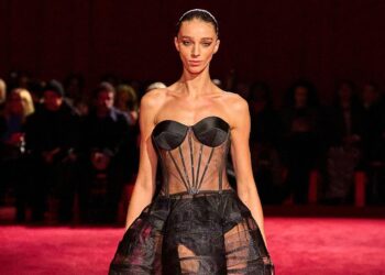 АВТОМОБИЛНИЯТ ШИК НА КРИСТИАН СИРИАНО ЗАВЛАДЯ СЕДМИЦАТА НА МОДАТА В НЮ ЙОРК