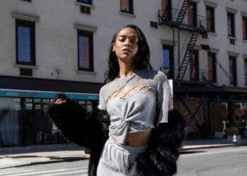 Прочутото списание FLANELLE избра Аксел Харди за Edge of Light