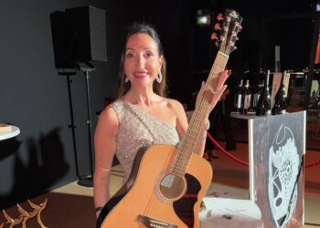 Кевин Спейси аплодира Елена Кристиано