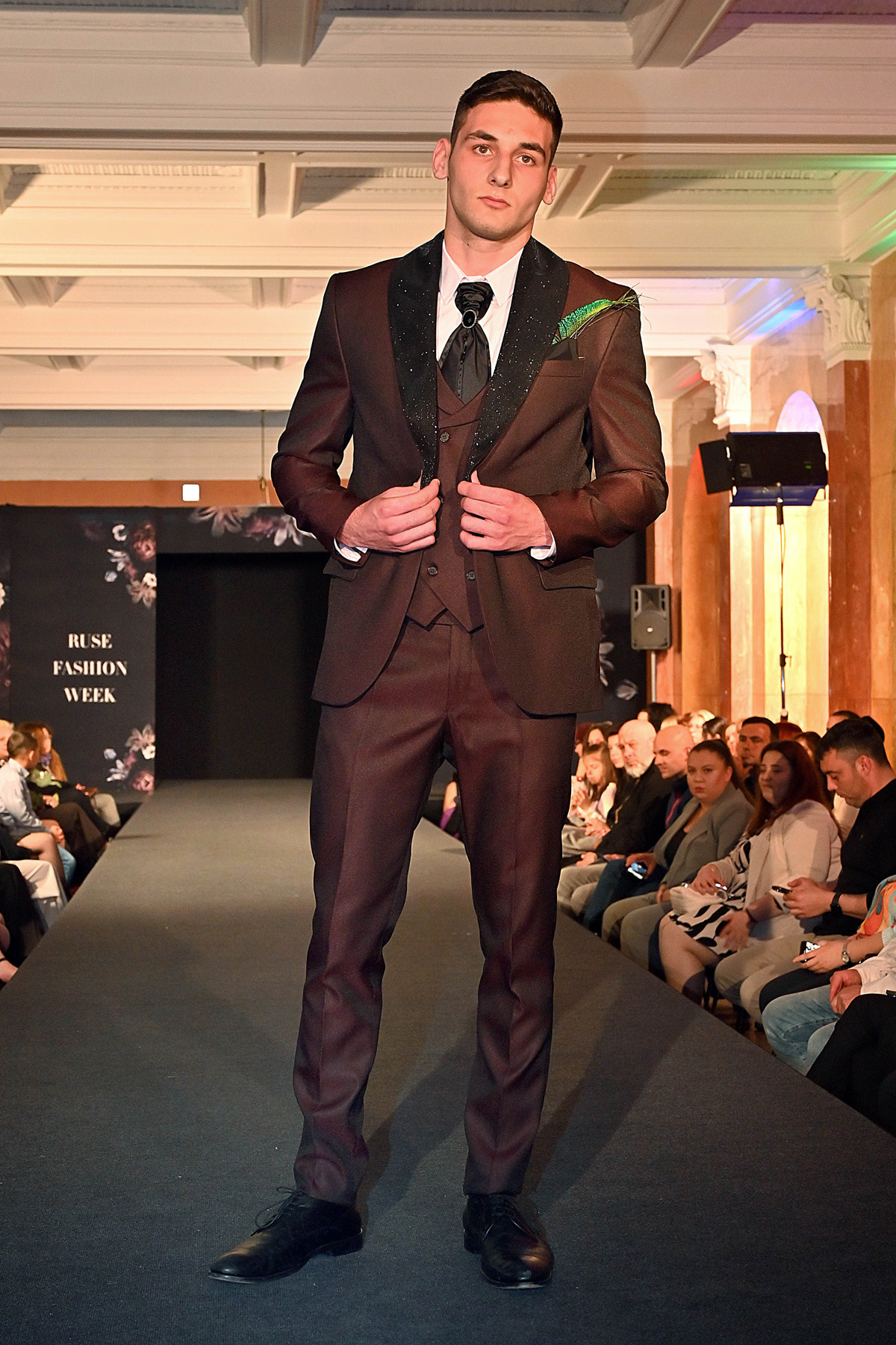 мъжки костюми Banderol