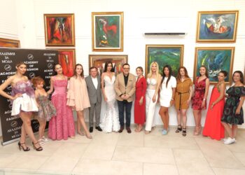 Лятото на любовта е днешния апел на Академията за мода