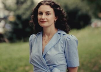 Нова ера за Vogue: Клоуи Мал поема редакционното съдържание