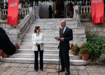 Великолепно градинско парти на британските брандове у нас