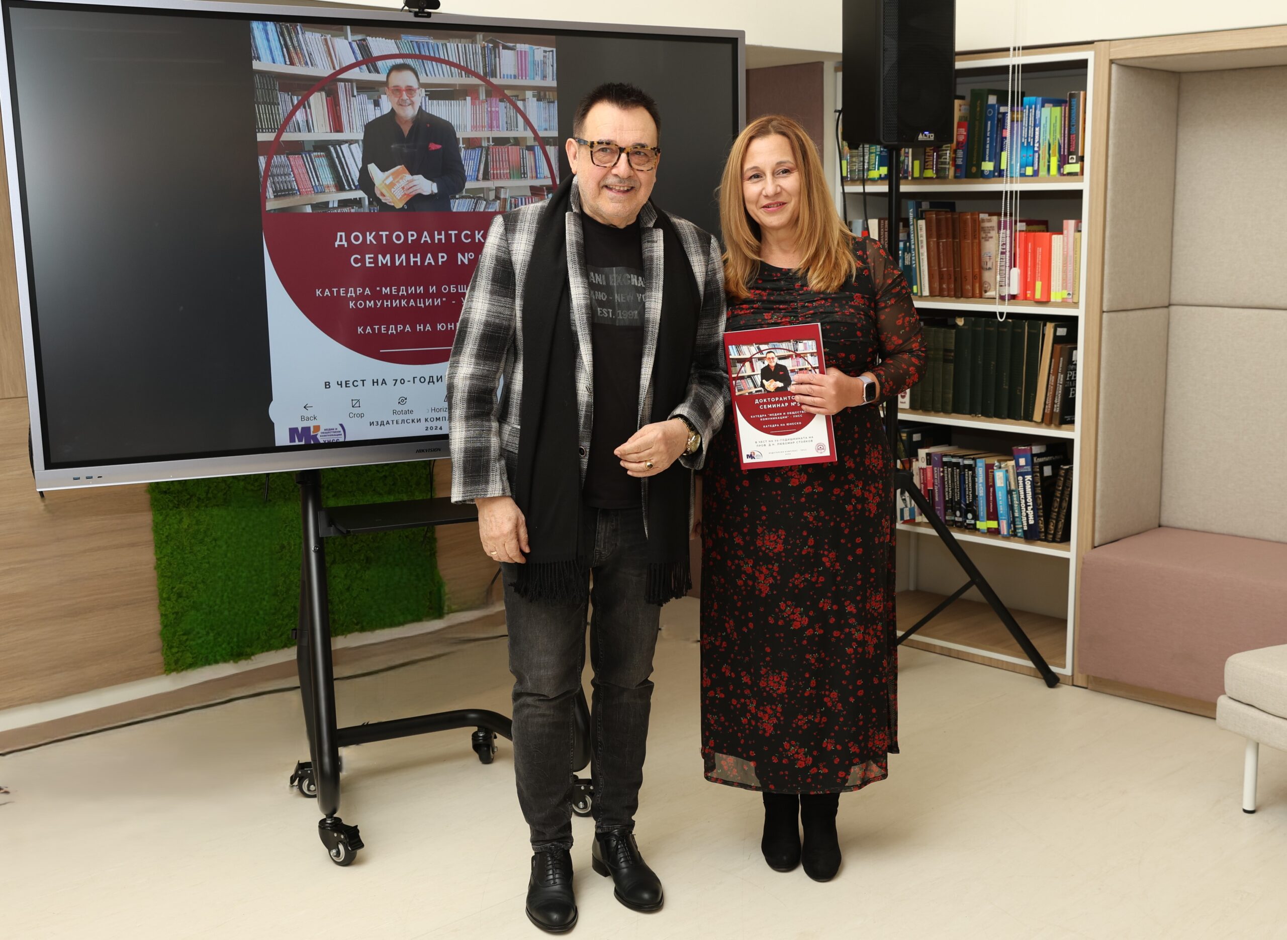 Проф. д.н. Любомир Стойков и Деси Паунска (бивш студент и докторант на проф. Стойков). Фото: Алма комуникация / Петър Станев