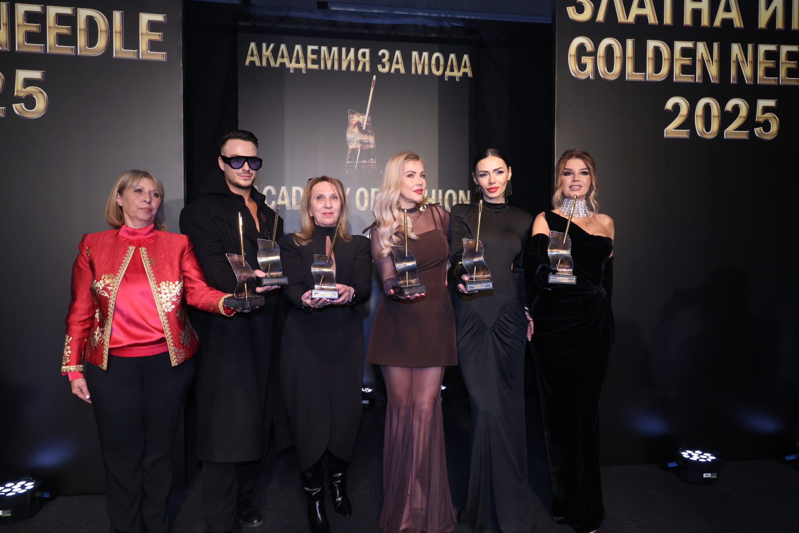 Носителите на „Златна игла 2025“. Фото: Акадмия за мода / Хайлайф
