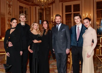 Виктория Бекъм бе удостоена с ордена „Рицар на изкуствата и литературата“ във Франция