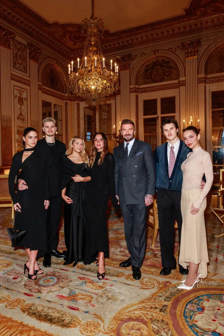 Виктория Бекъм бе удостоена с ордена „Рицар на изкуствата и литературата“ във Франция