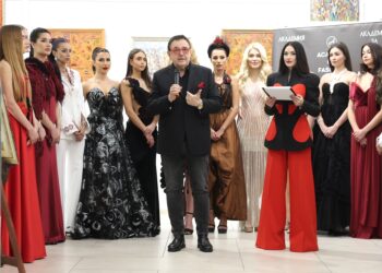 Великият дизайнер Валентино Гаравани бе почетен от Академията за мода