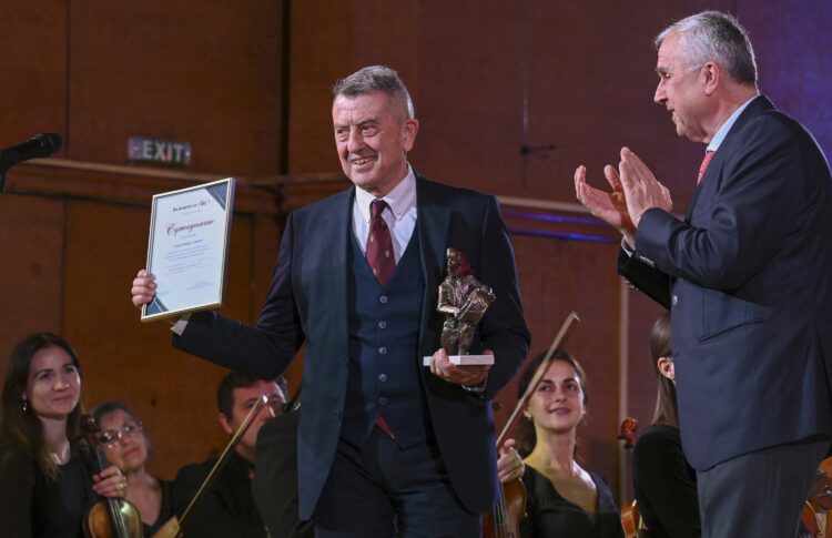 Акад. Чавдар Славов награден за изключителен принос в медицината