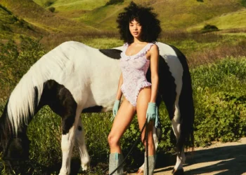 Syrn на Сидни Суини дебютира на фестивалната сцена на Stagecoach