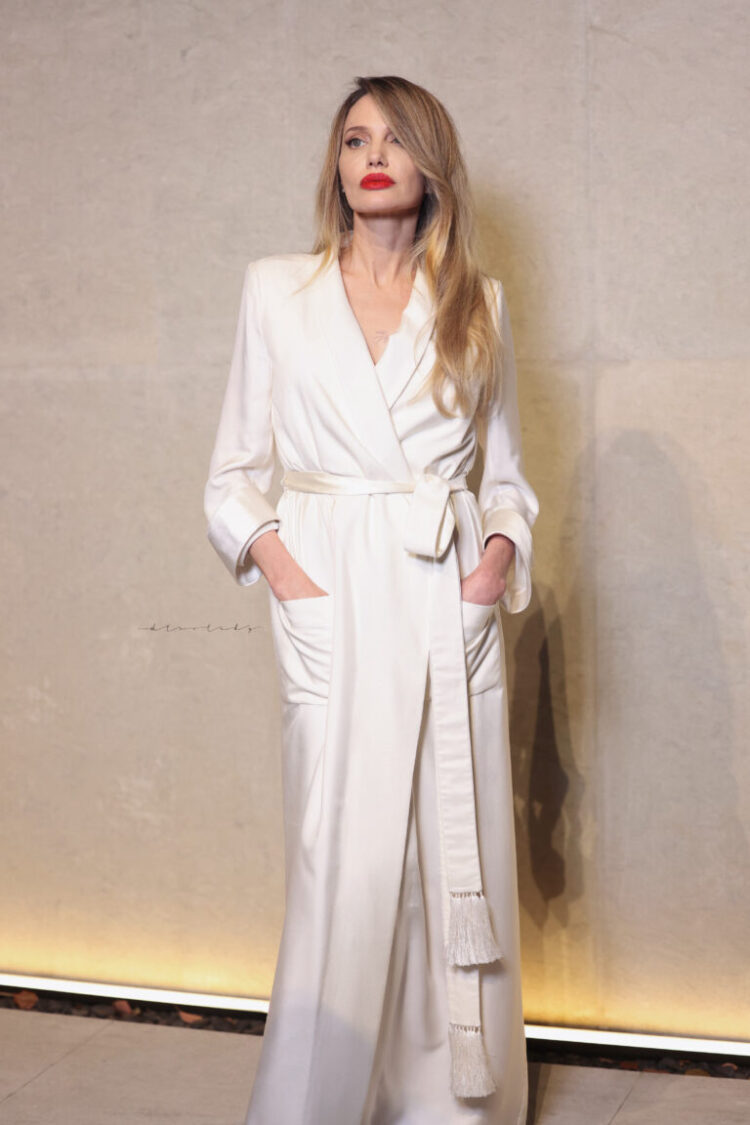 Тиха елегантност: Анджелина Джоли с визия от „Том Форд“