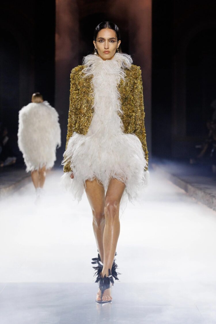 Шон Макгир се разделя с McQueen