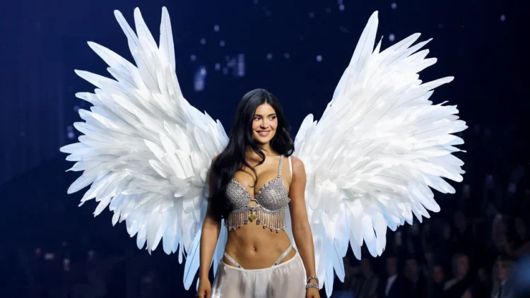 Victoria’s Secret заложи на диаманти и ослепителен блясък